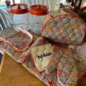 Tupperware canister set